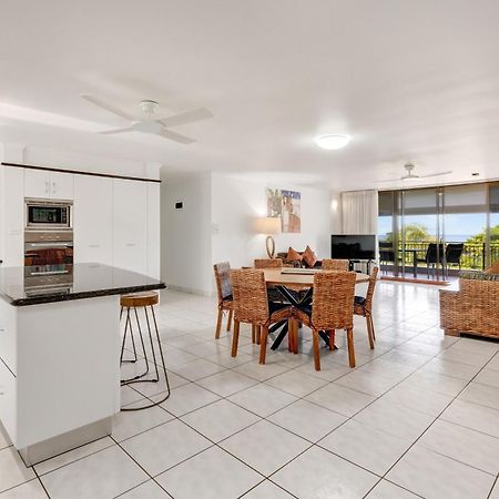 Roydon Beachfront Apartments Trinity Beach Εξωτερικό φωτογραφία