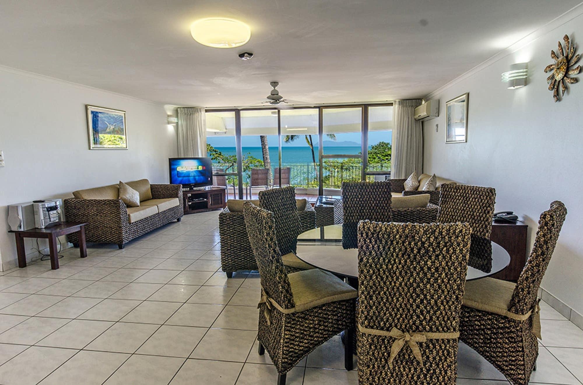 Roydon Beachfront Apartments Trinity Beach Εξωτερικό φωτογραφία