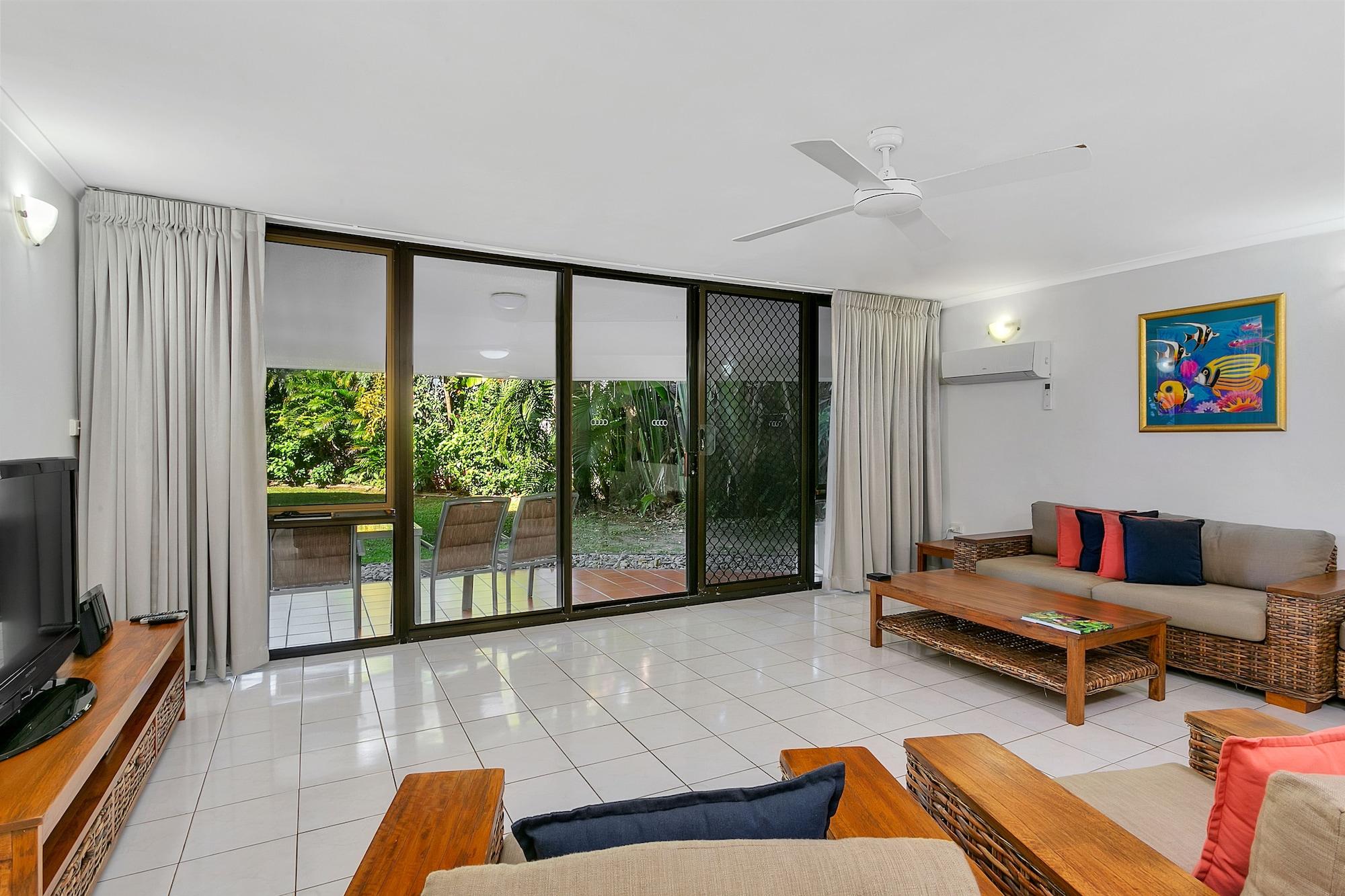 Roydon Beachfront Apartments Trinity Beach Εξωτερικό φωτογραφία