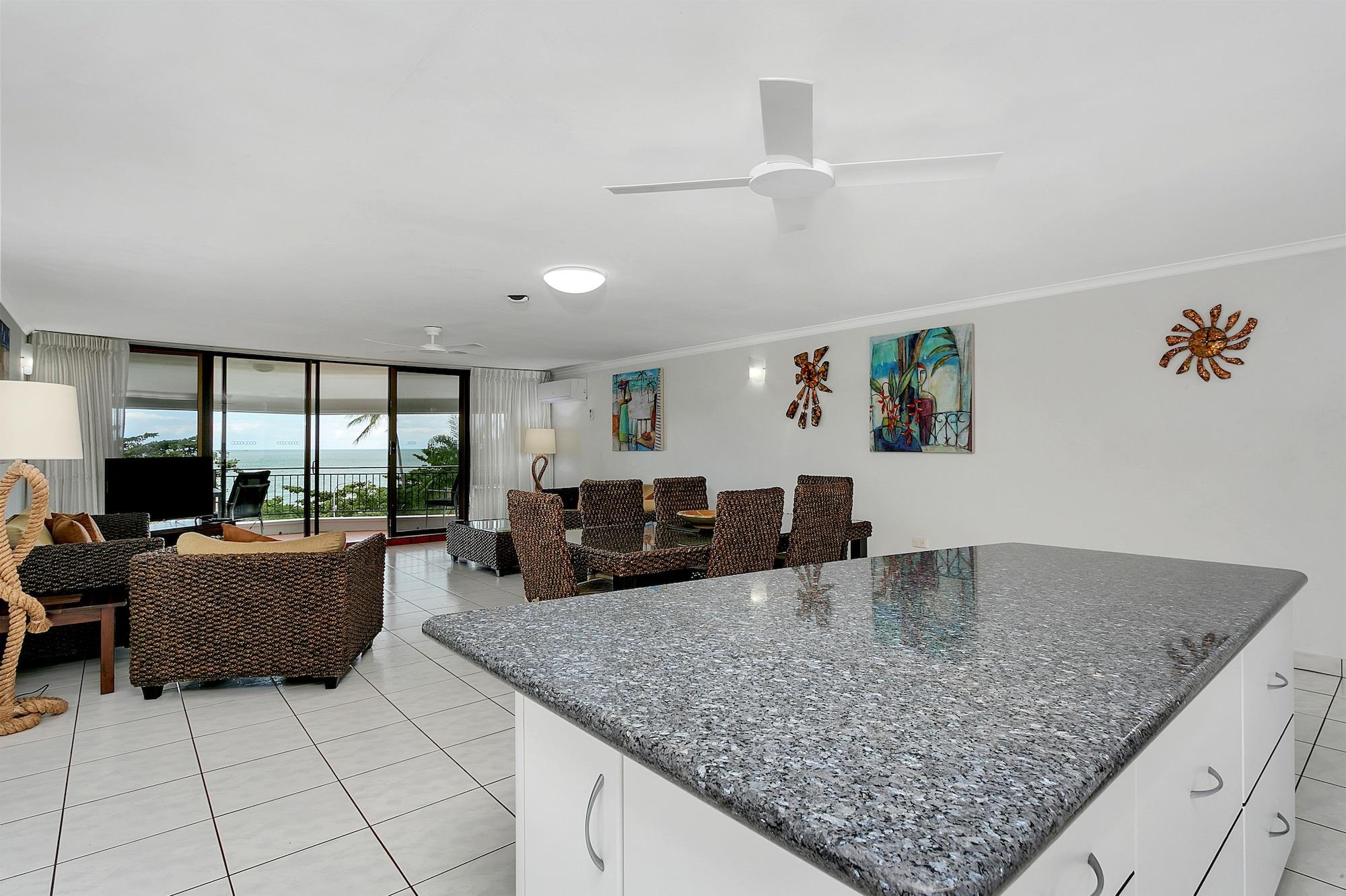 Roydon Beachfront Apartments Trinity Beach Εξωτερικό φωτογραφία
