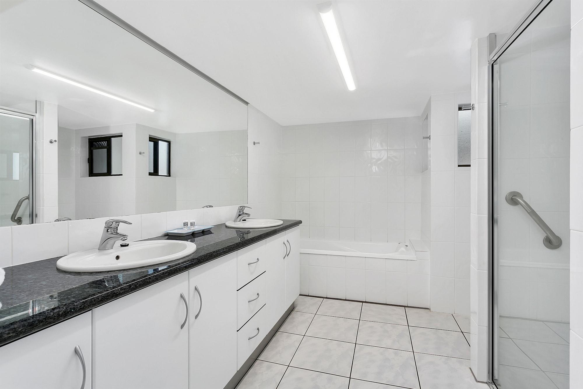 Roydon Beachfront Apartments Trinity Beach Εξωτερικό φωτογραφία