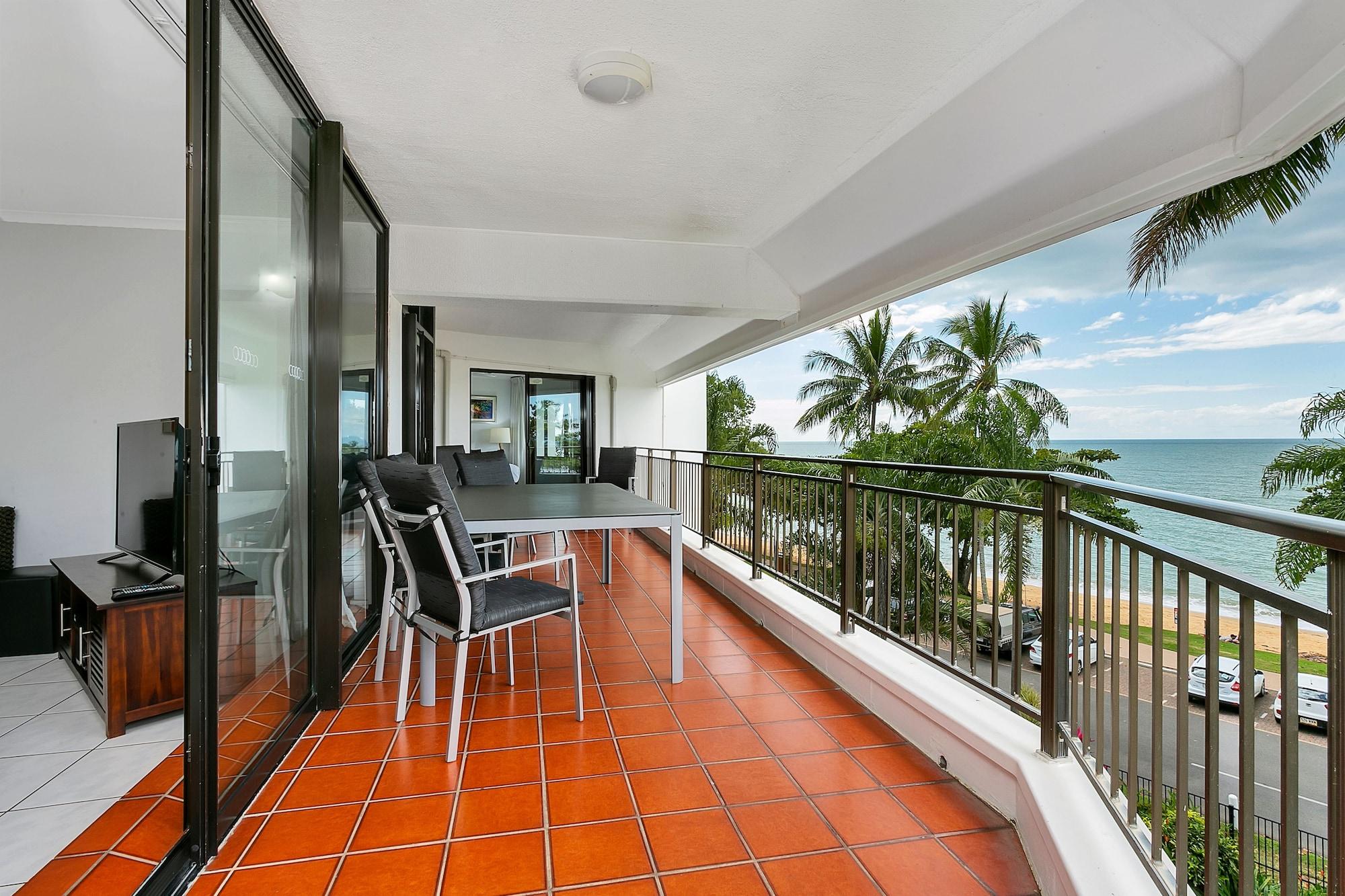 Roydon Beachfront Apartments Trinity Beach Εξωτερικό φωτογραφία
