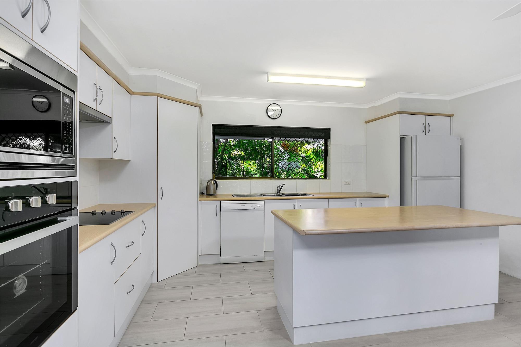 Roydon Beachfront Apartments Trinity Beach Εξωτερικό φωτογραφία