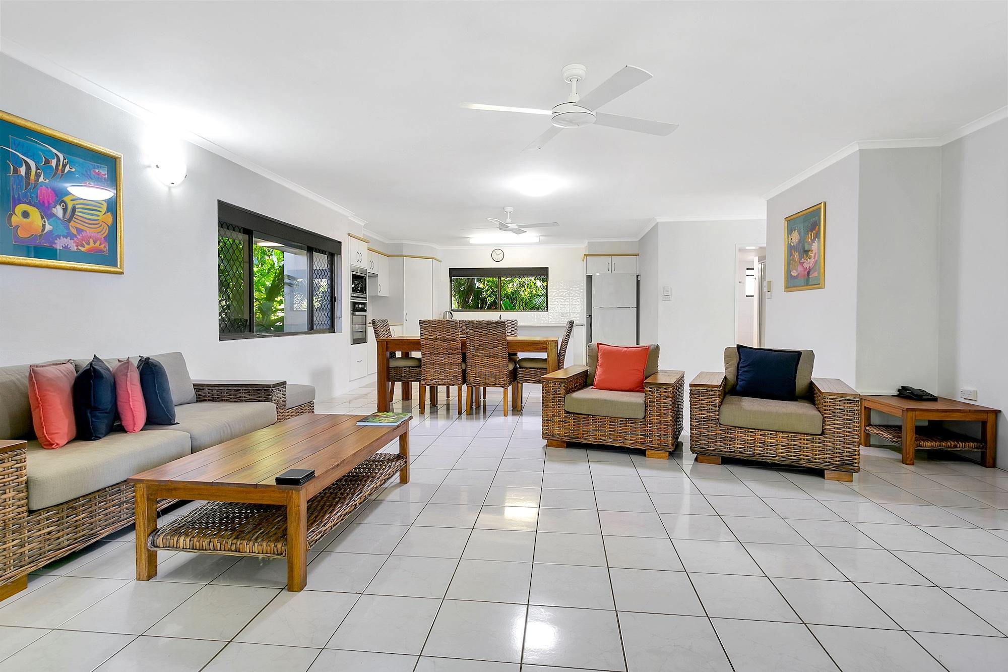 Roydon Beachfront Apartments Trinity Beach Εξωτερικό φωτογραφία