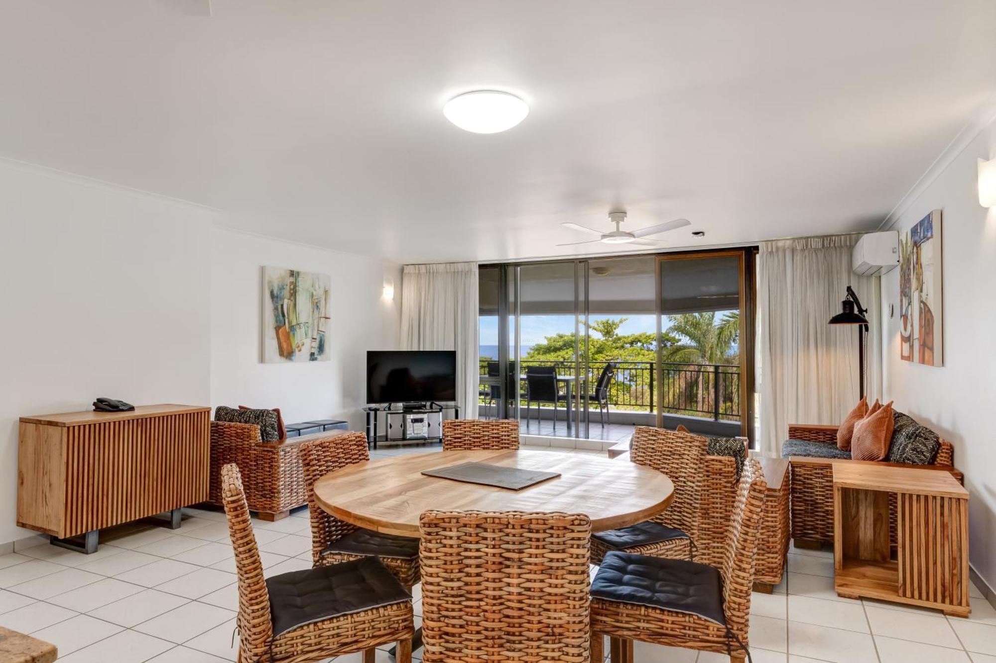 Roydon Beachfront Apartments Trinity Beach Εξωτερικό φωτογραφία