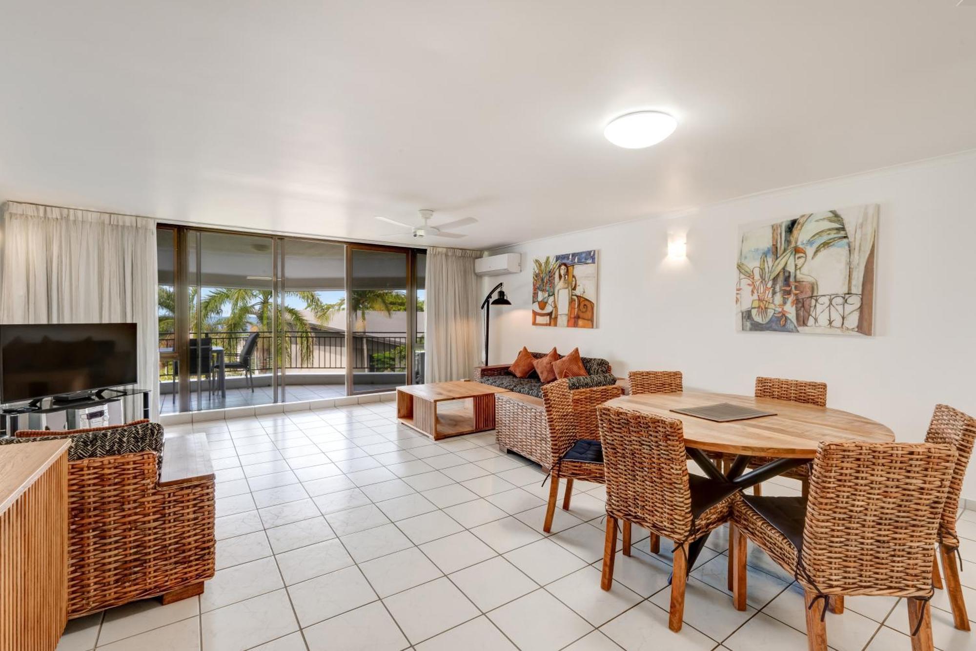 Roydon Beachfront Apartments Trinity Beach Εξωτερικό φωτογραφία