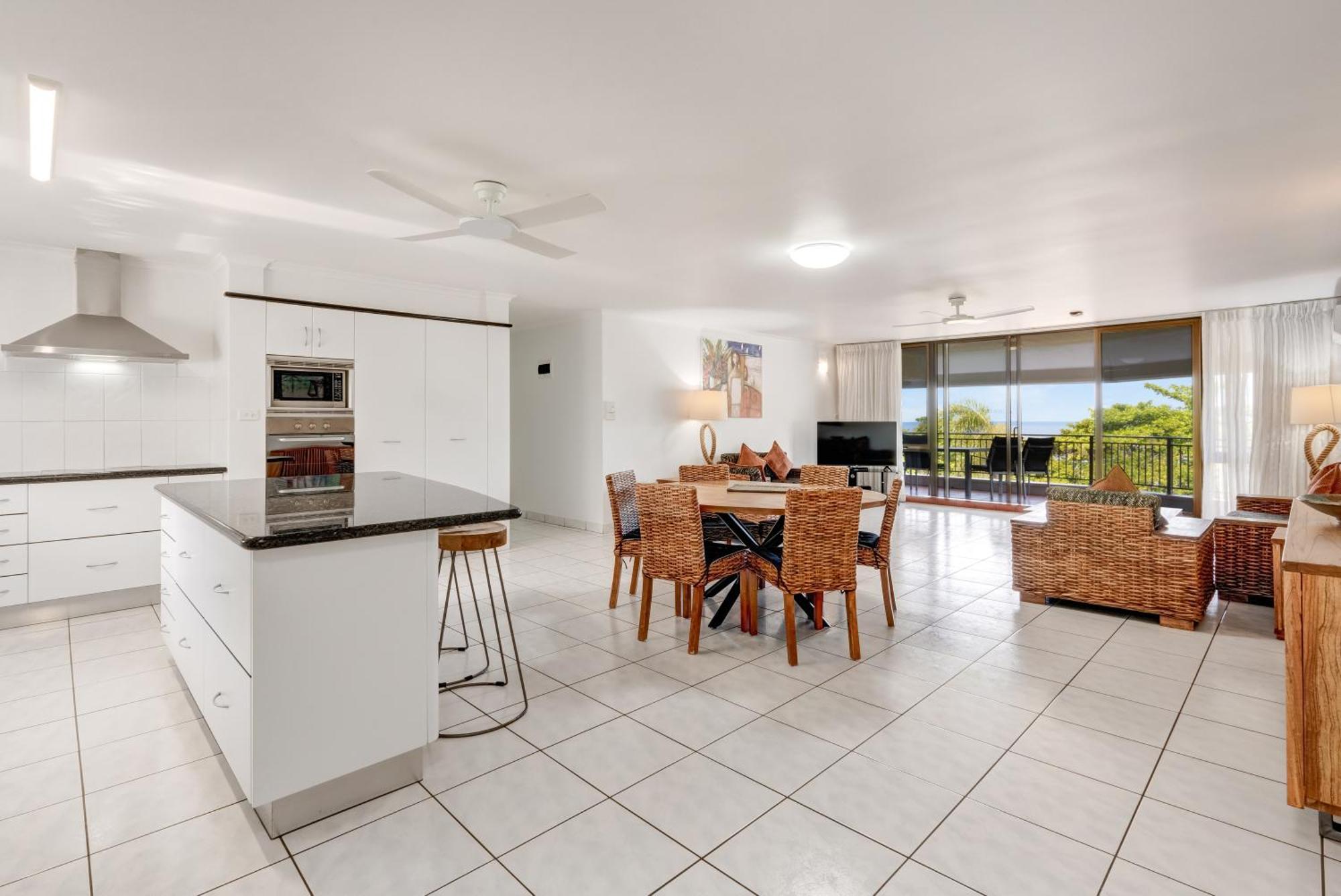 Roydon Beachfront Apartments Trinity Beach Εξωτερικό φωτογραφία