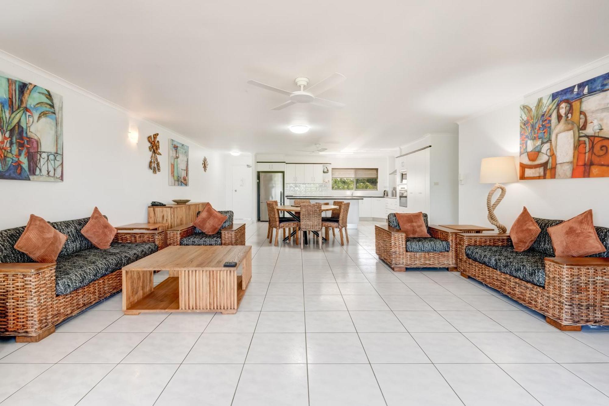 Roydon Beachfront Apartments Trinity Beach Εξωτερικό φωτογραφία