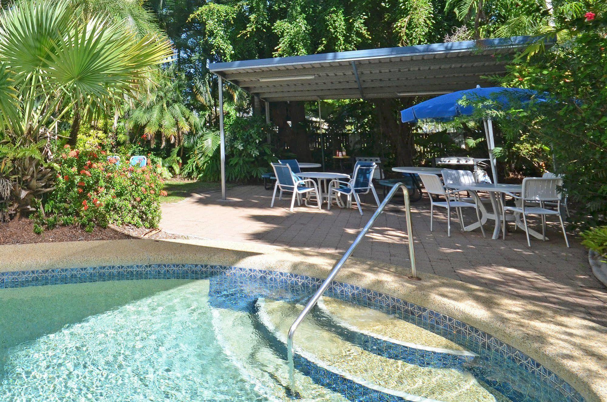 Roydon Beachfront Apartments Trinity Beach Εξωτερικό φωτογραφία