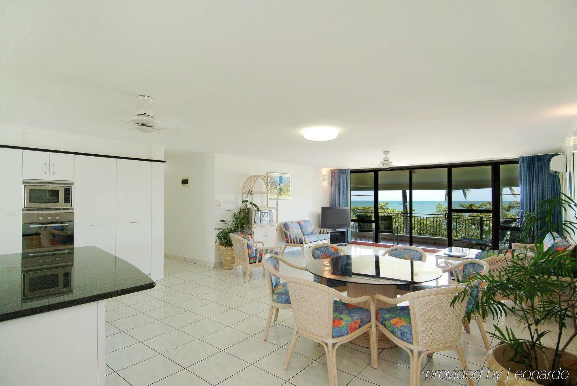 Roydon Beachfront Apartments Trinity Beach Εξωτερικό φωτογραφία