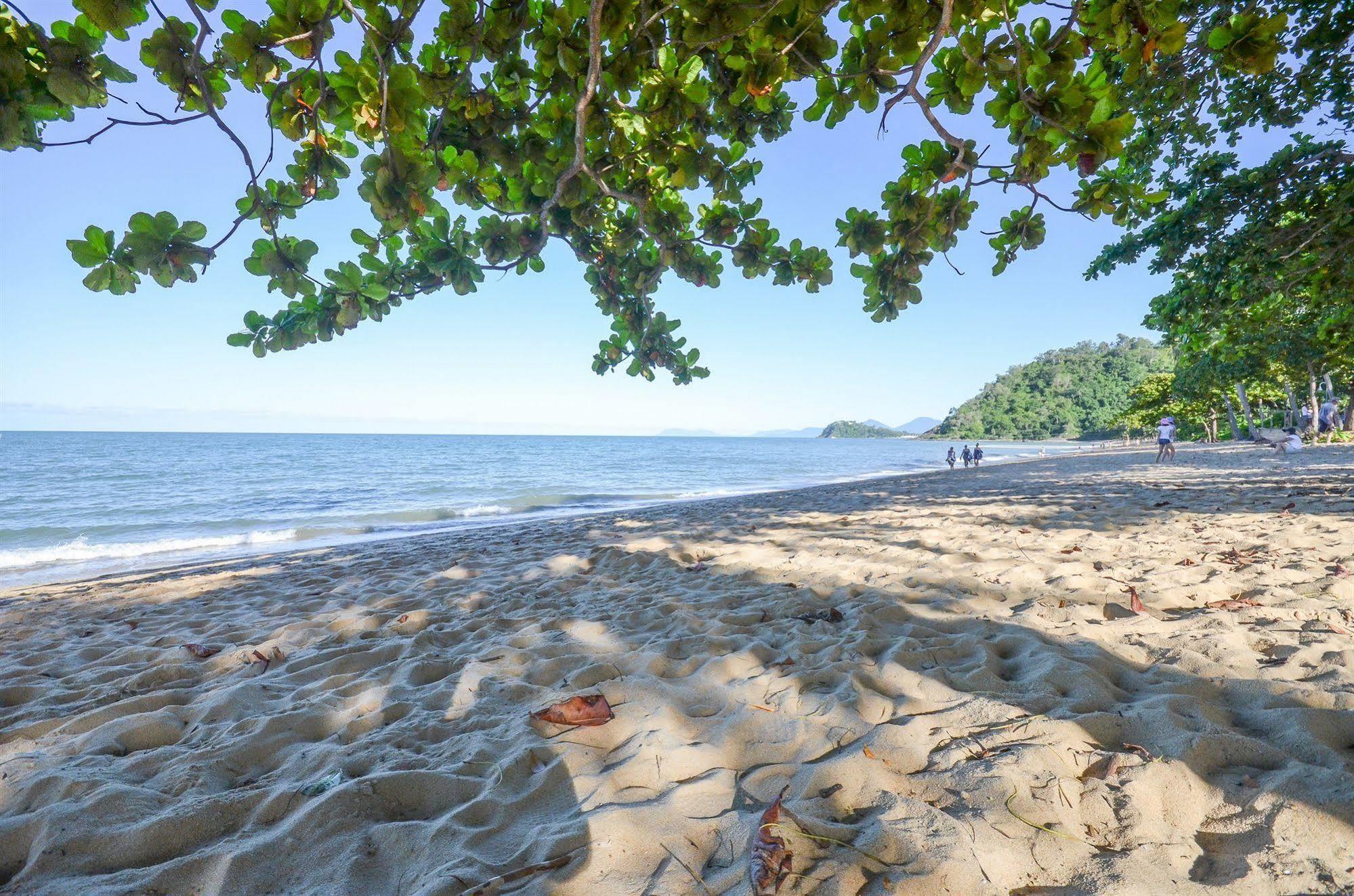 Roydon Beachfront Apartments Trinity Beach Εξωτερικό φωτογραφία