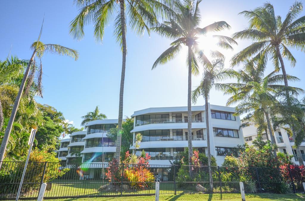 Roydon Beachfront Apartments Trinity Beach Εξωτερικό φωτογραφία